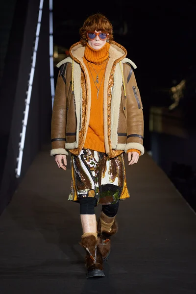 Look 25